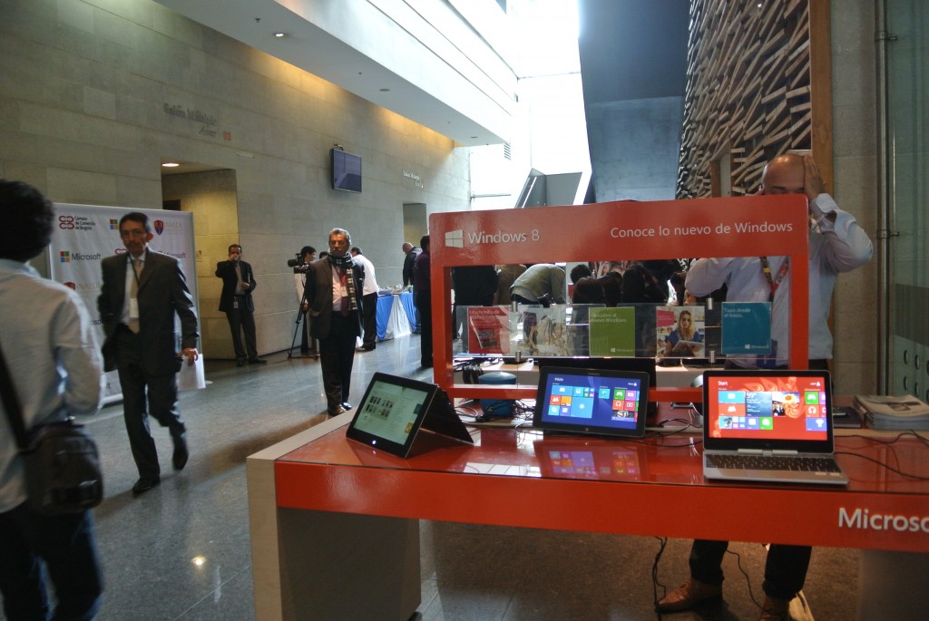 Microsoft aprovechó el evento realizado en la Cámara de Comercio de Bogotá para explicar a los visitantes las ventajas de su Windows 8.1