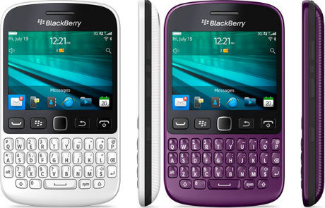 El BlackBerry 9720 Cuenta con el teclado QWERTY físico y  una pantalla táctil  de 2,8 pulgadas. 