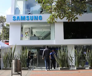 Tienda de Samsung de Bogotá situada en la Zona Rosa. 