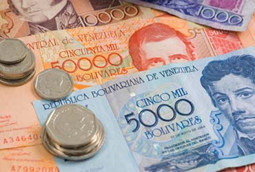 Entre otros asuntos, Maduro ha fijado el cambio del Bolívar con el dólar para todo el año. El asunto de la divisa está afectando mucho a la economía del país.