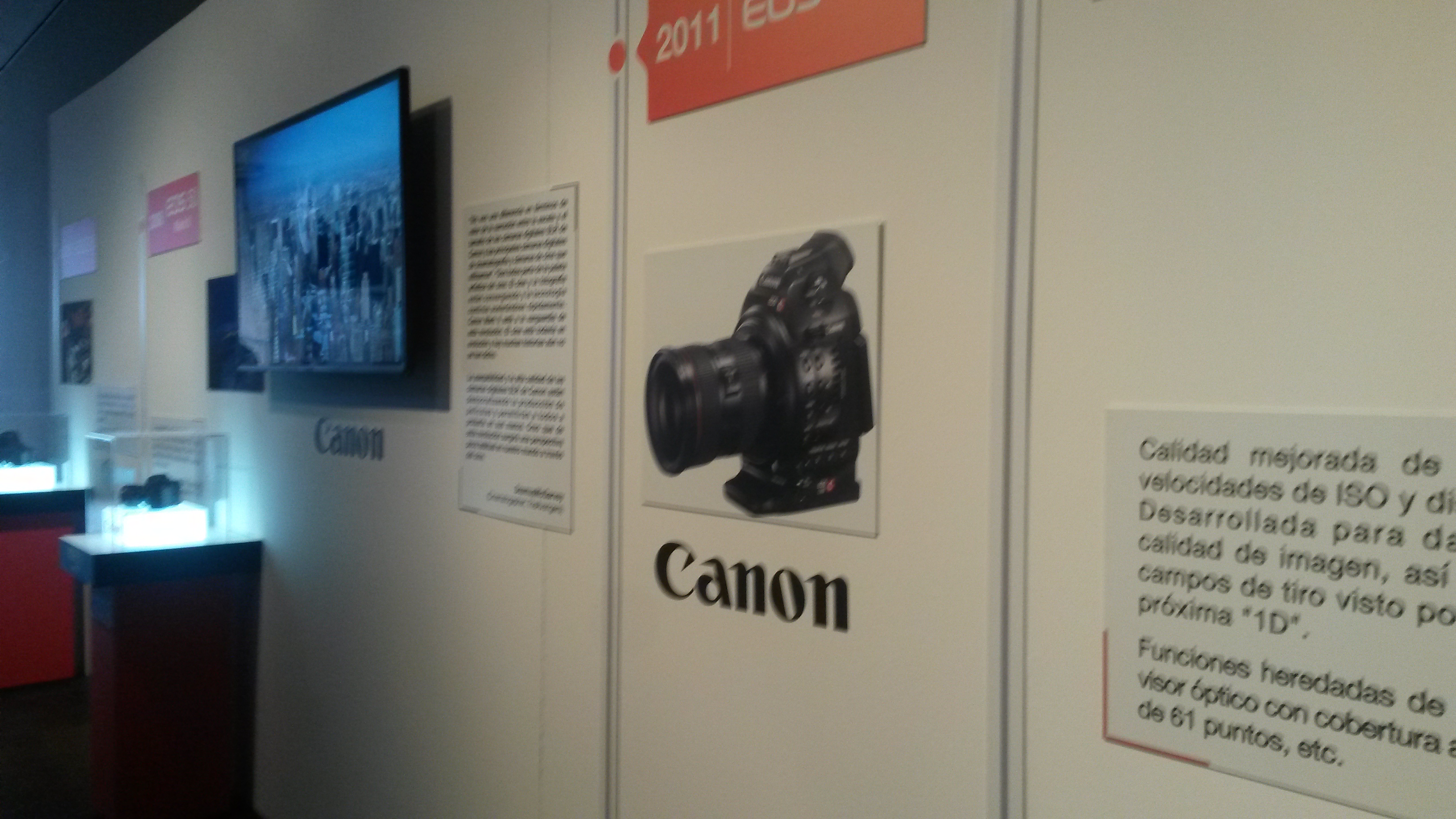Durante la presentación del EOS 5D Mark IV, se mostró la historia de esta gama de cámaras. 