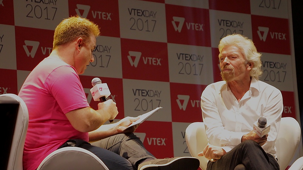 Mariano Gomide de Faria y Richard Branson en el VTEX Day